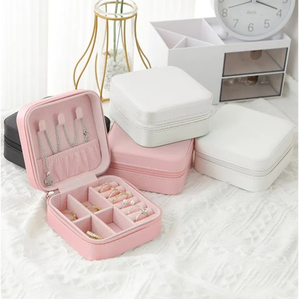 NWT pink travel jewelry box storage case for rings, earrings, necklaces vegan